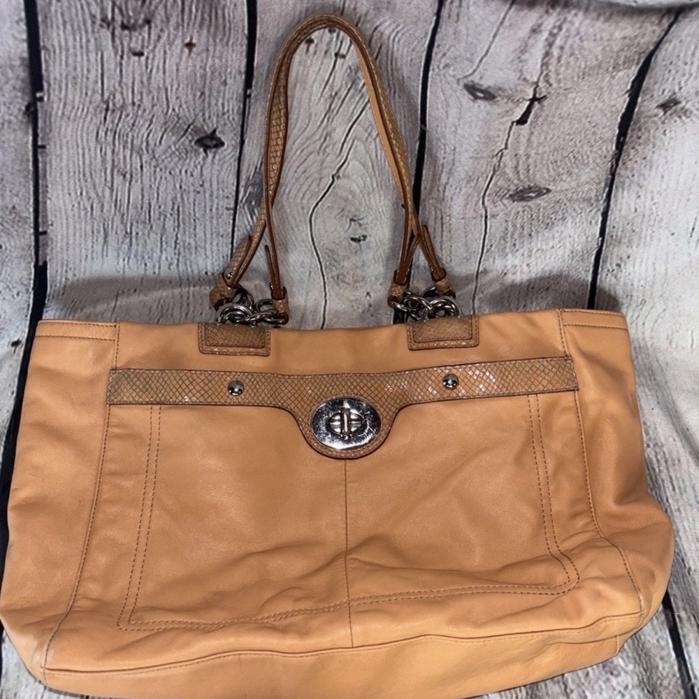 Vintage Coach Penelope Turn Lock  Coral Leather Satchel Shoulder Bag Purse